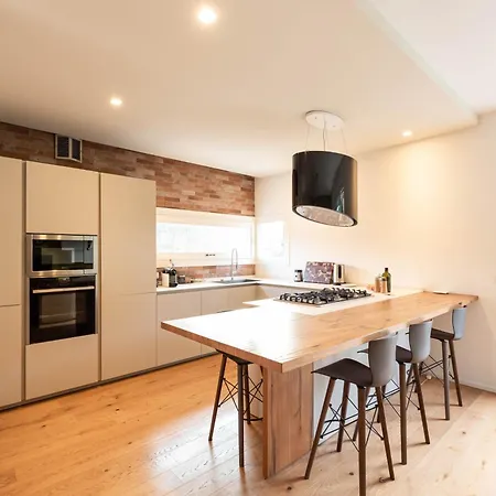 Villa Guesthost- Exclusive With Private Garden