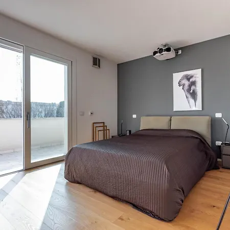 Guesthost- Exclusive With Private Garden Villa Padua