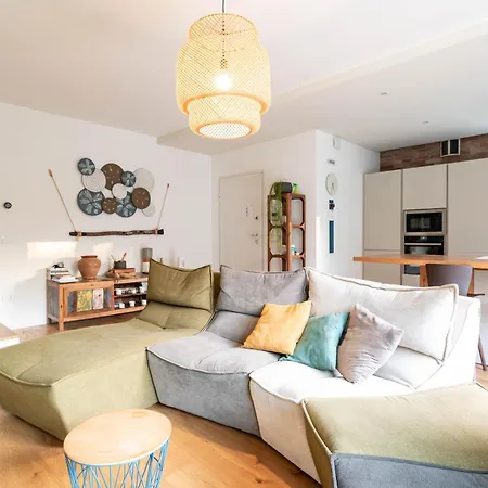 Guesthost- Exclusive With Private Garden Villa *