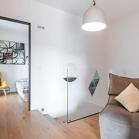 Guesthost- Exclusive With Private Garden Villa