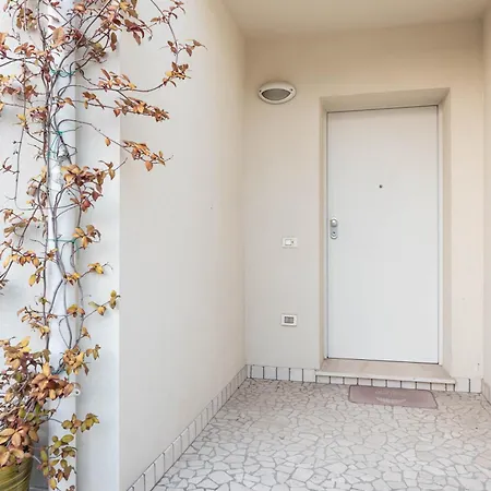 Guesthost- Exclusive With Private Garden Villa *