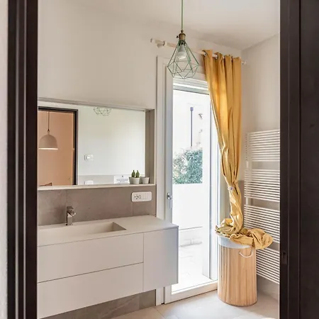 Villa Guesthost- Exclusive With Private Garden *