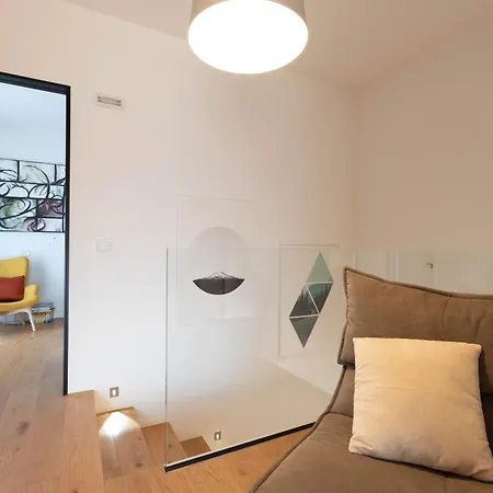 Guesthost- Exclusive With Private Garden