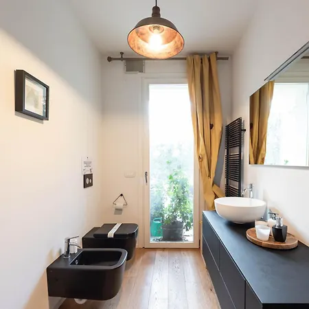 Villa Guesthost- Exclusive With Private Garden *